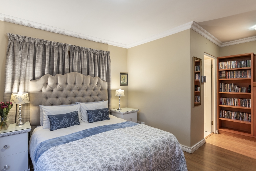 5 Bedroom Property for Sale in De Wijnlanden Residential Estate Western Cape